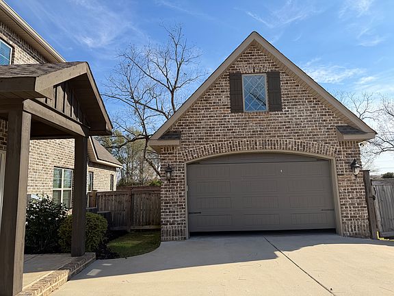 4th image of 300 Southern Woods Trl