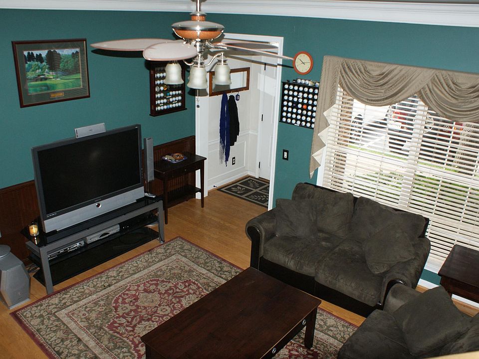Living room. Golf themed but has been repainted.