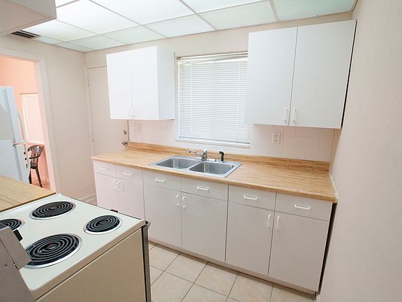 4th image of 1423 NE 177th St