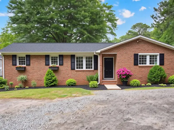 110 Lyons Ct, Simpsonville, SC 29681