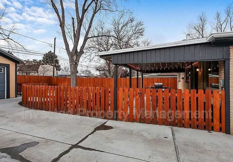 2591 S Raleigh St — Photo 36