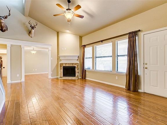 2nd image of 929 Rock Cres