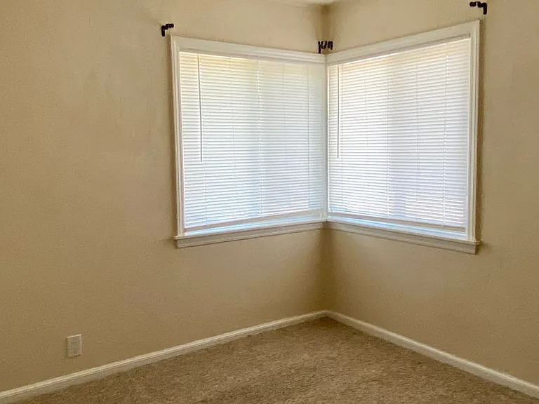 4614 Denver Ave — Photo 11