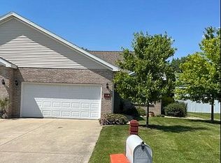 15 4r Dr APT B, Fairbury, IL 61739