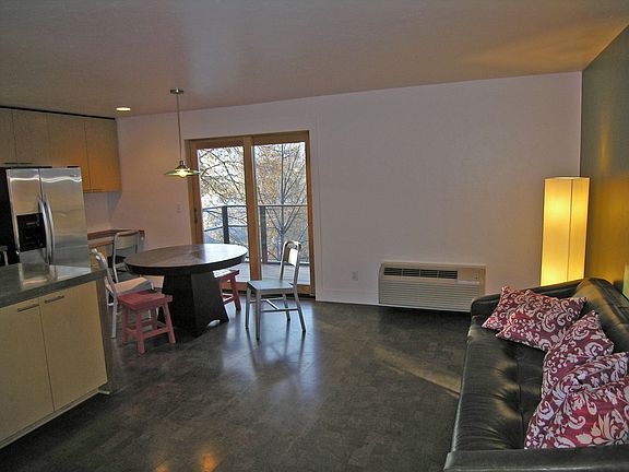 5th image of 1010 W Pine St