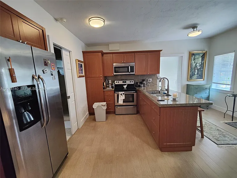 1823 S Bayshore Ln — Photo 31