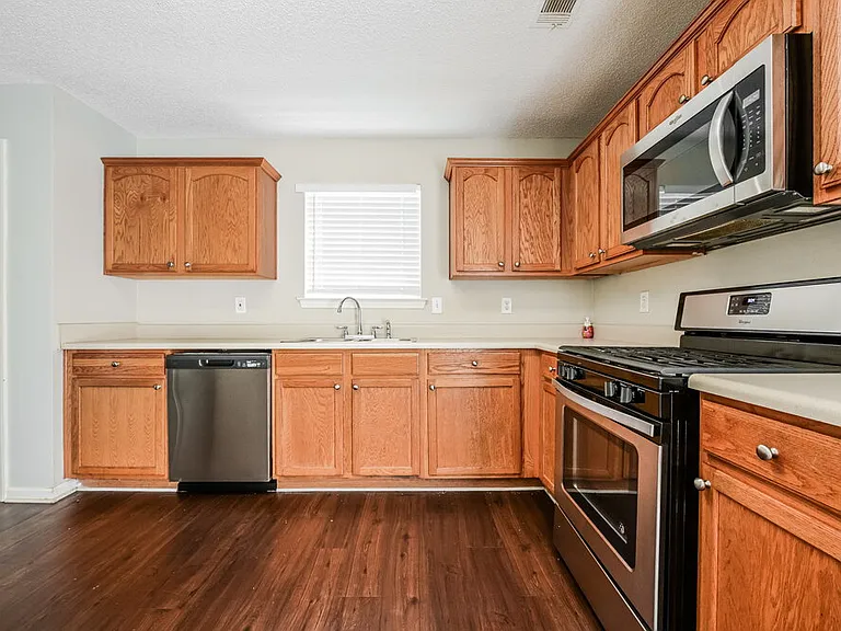 5028 Kens Ct — Photo 7