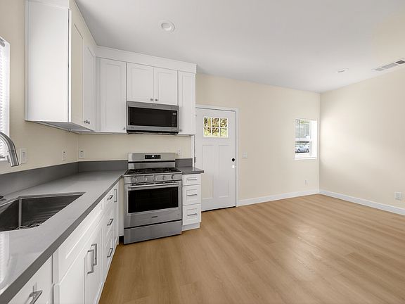 5th image of 3200 Weldon Ave #3200