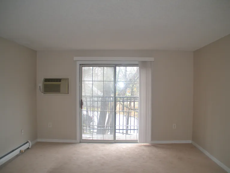 12 Saint James Pl #722 — Photo 3