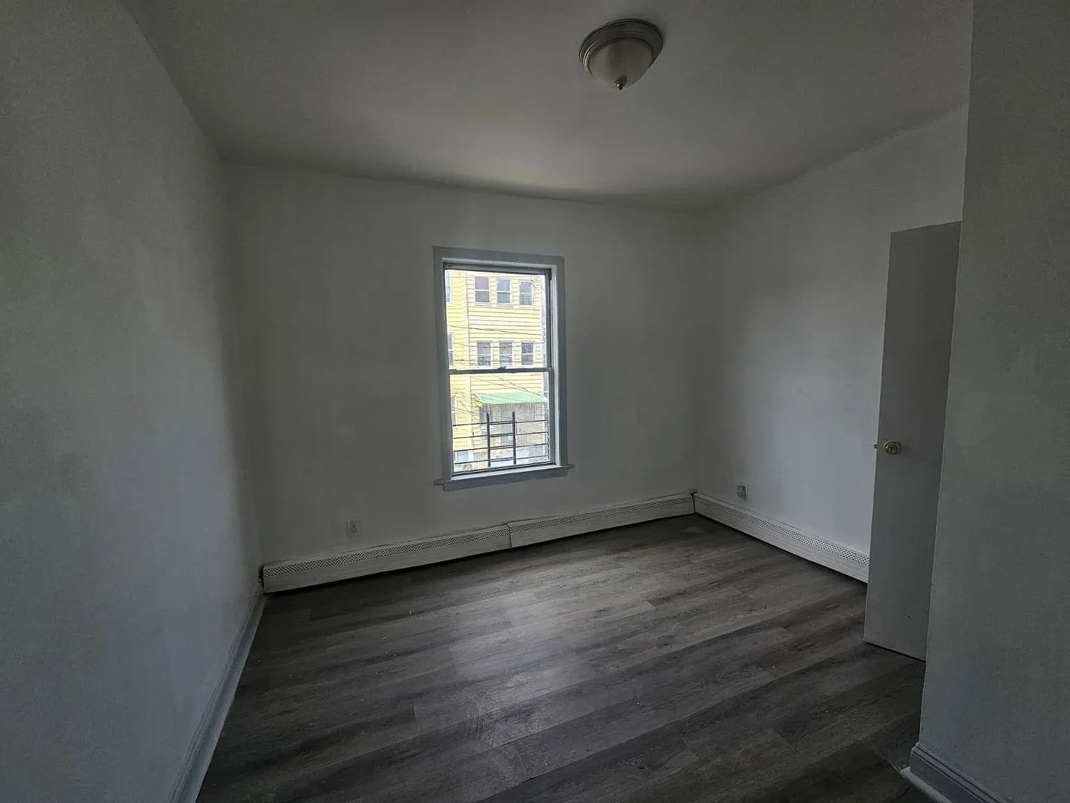3 bed, 700 sqft, $1,775 — Photo 2