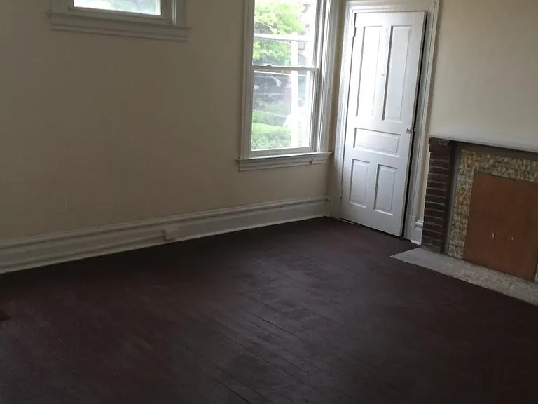 200 Center St — Photo 16