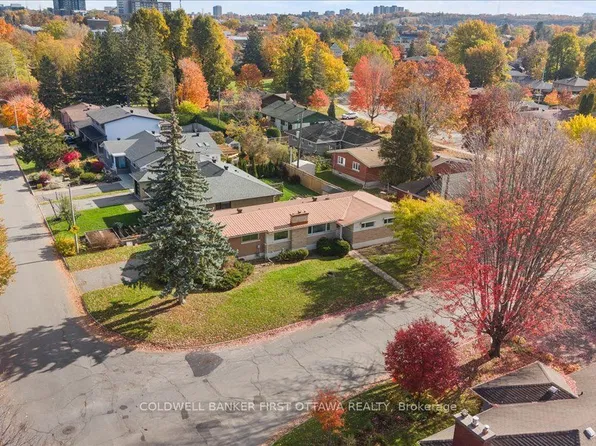 703 Windermere Ave, Ottawa, ON K2A 2X1