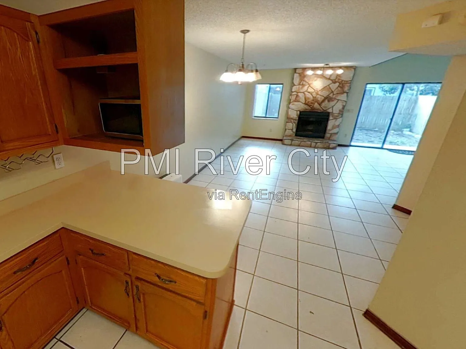 2 bed, 1.5 bath, 1402 sqft, $1,450 — Photo 3
