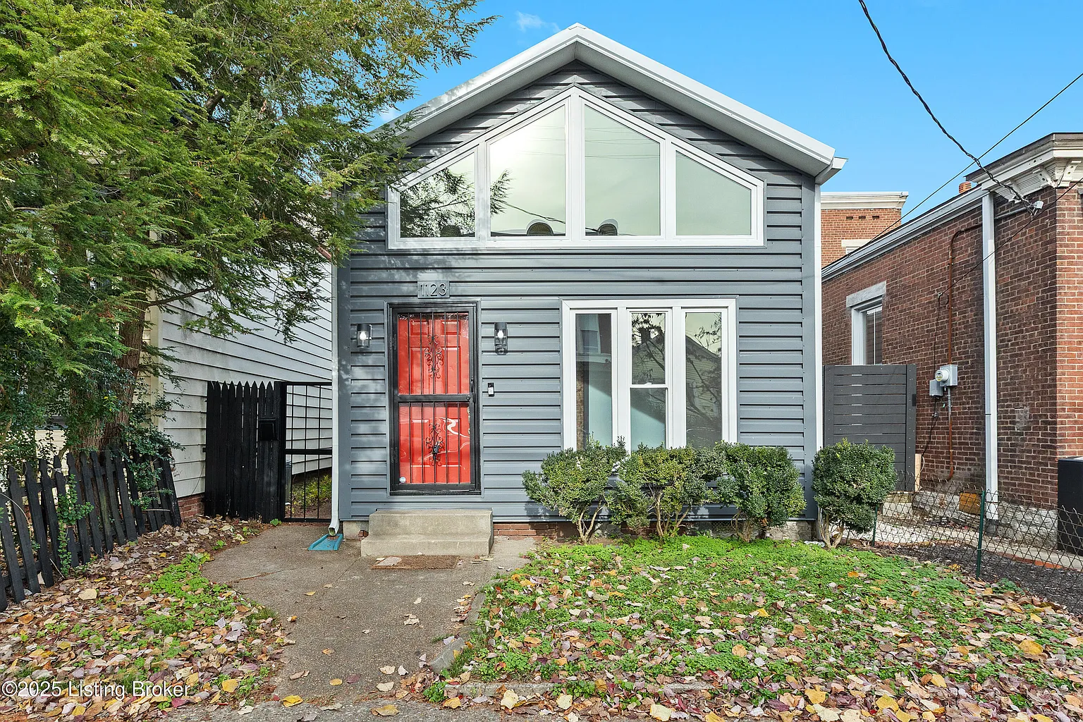 1123 Rogers St photo 1