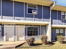 1800 Labette Manor Dr