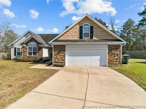 1402 Jockey Ct, Parkton, NC 28371