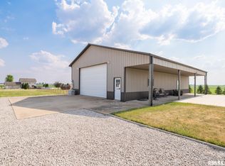 313 E Iowa St, El Paso, IL 61738