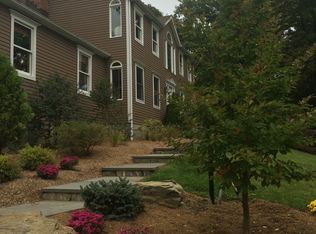 8 Windwood Rd, Brookfield, CT 06804