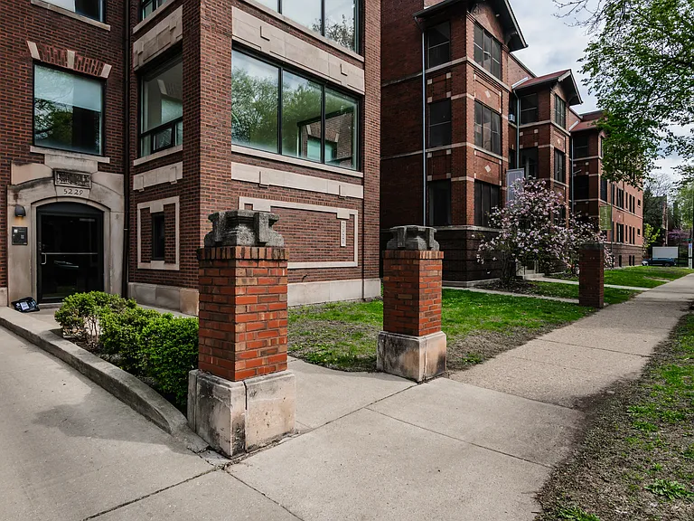 5229 S Greenwood Ave #3 — Photo 3