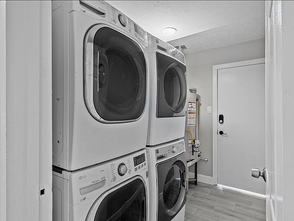 4th image of 8050 Tavenor Ln #3B