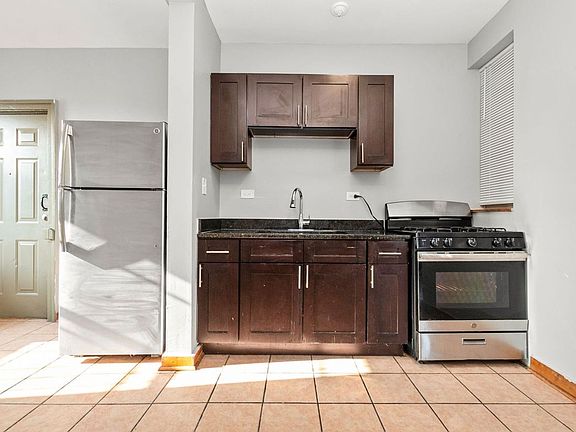 5th image of 6001-6005 S Richmond St #1
