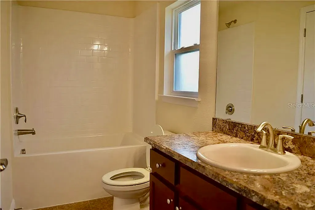 4 bed, 2117 sqft, $2,000 — Photo 4