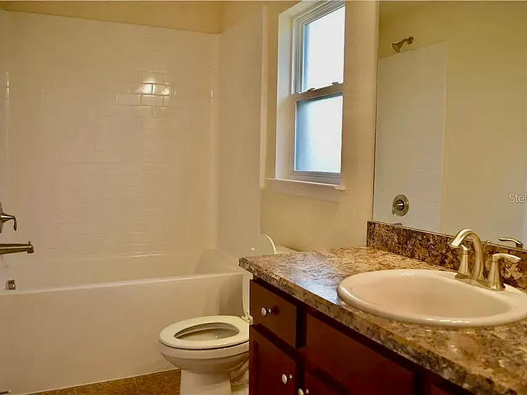 720 Desmoines Dr — Photo 4