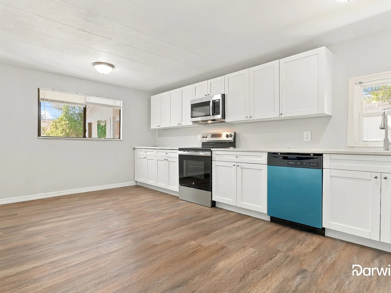 3 bed, 1.5 bath, 1104 sqft, $2,310 — Photo 3