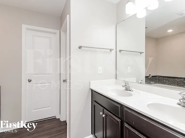 7516 Niccoline Ln — Photo 10