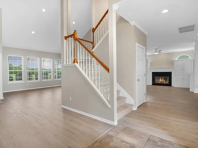 506 Lakeway Dr — Photo 13