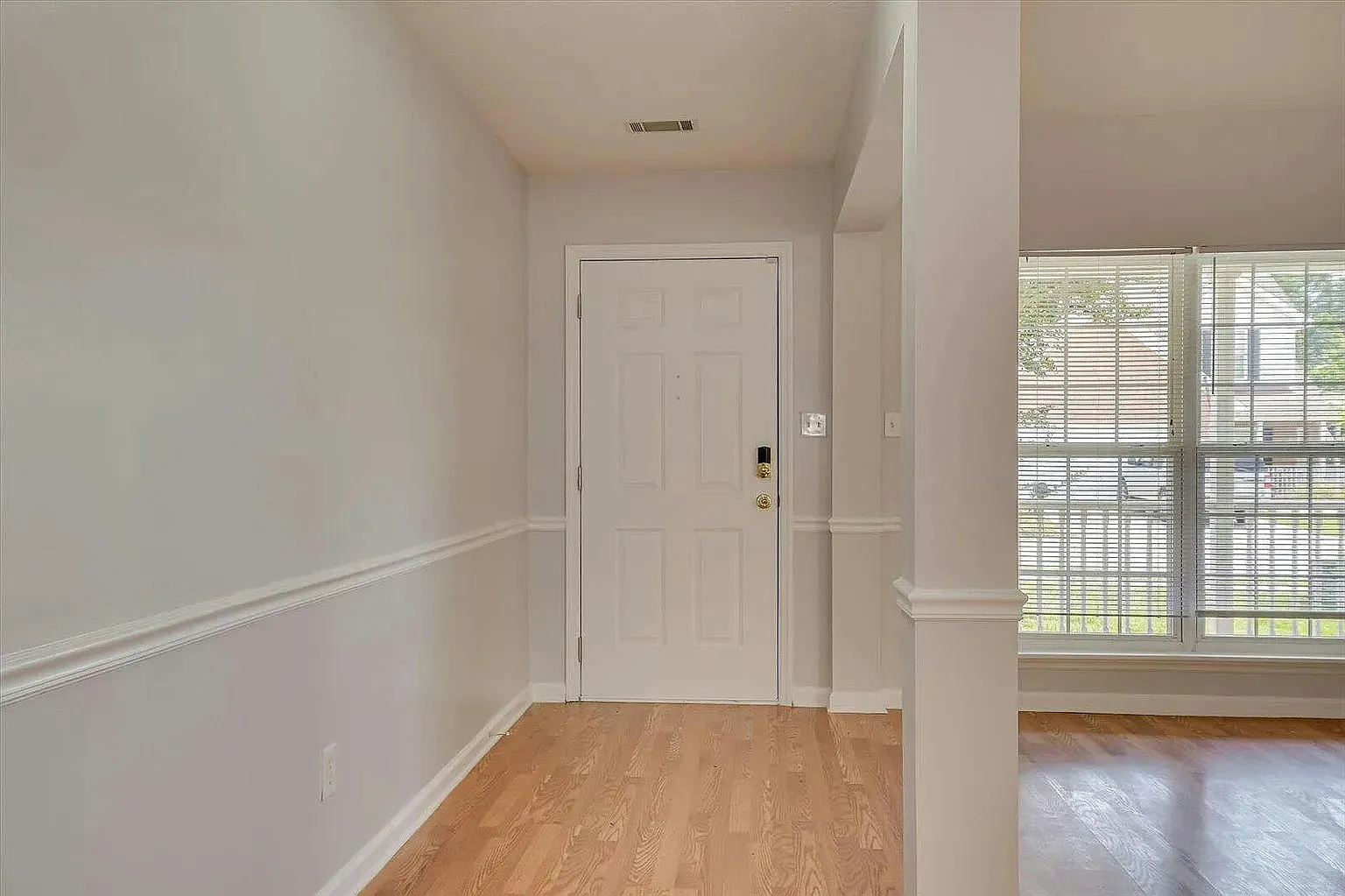 7652 Main Street — Photo 2