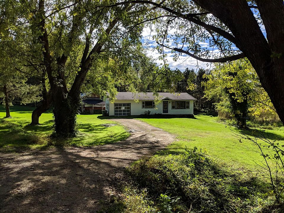 Front yard and back yard, lawn maintained by tenant with owner provided mower. Driveway snow plowed by owner.