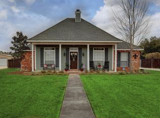 109 Longpointe Rd, Youngsville, LA 70592