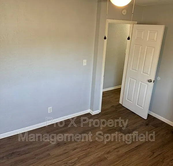 2943 E University St #10 — Photo 8