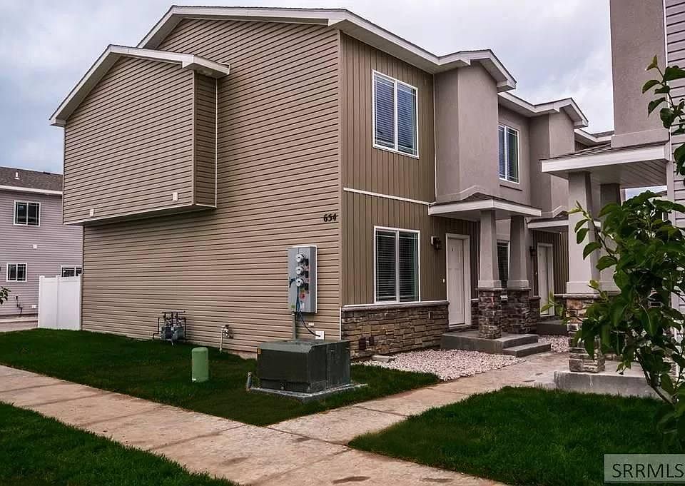 1st image of 714 Saturn Ave