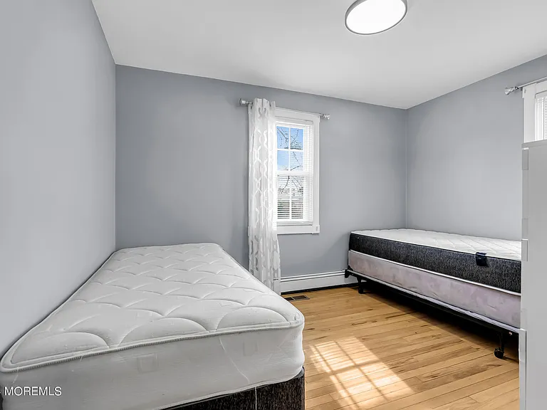 329 Yorke Ave — Photo 9