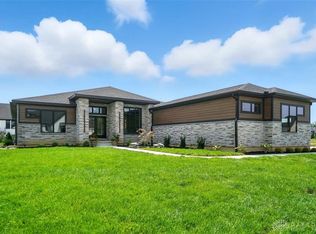 1890 Horseshoe Bnd, Dayton, OH 45458