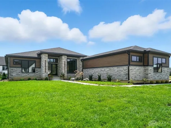 1890 Horseshoe Bnd, Dayton, OH 45458