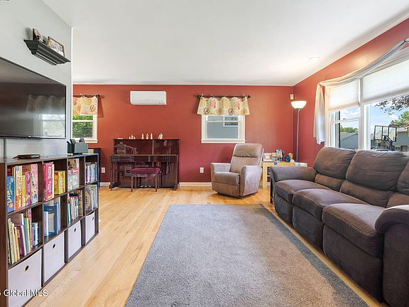 5th image of 28 Hialeah Drive