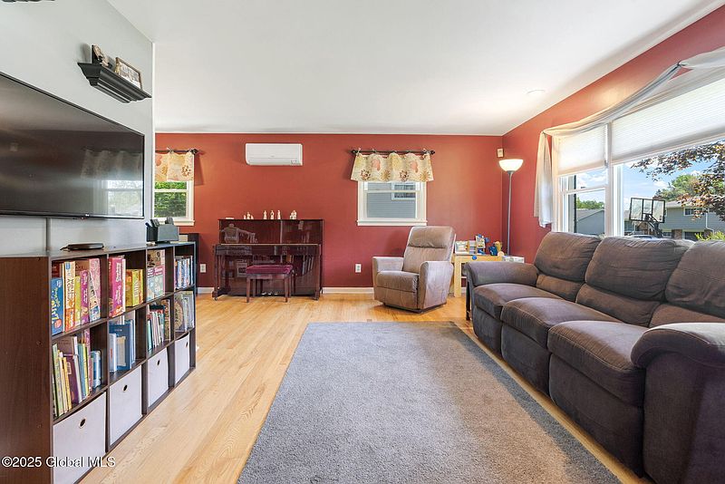 5th image of 28 Hialeah Drive