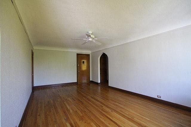 Spacious living room