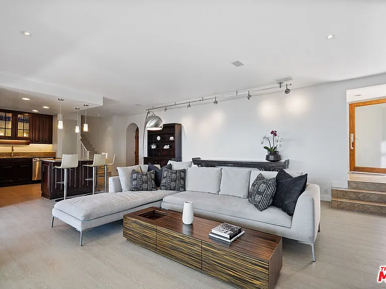 18101 Coastline Dr — Photo 11