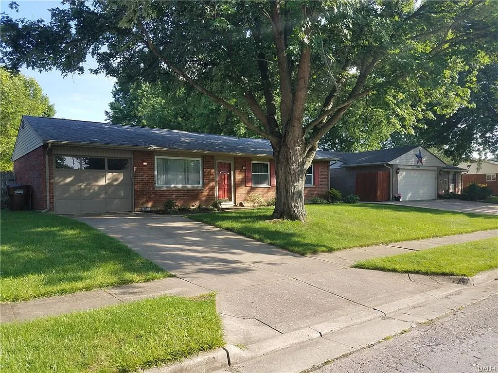 1273 Massachusetts Dr photo 1