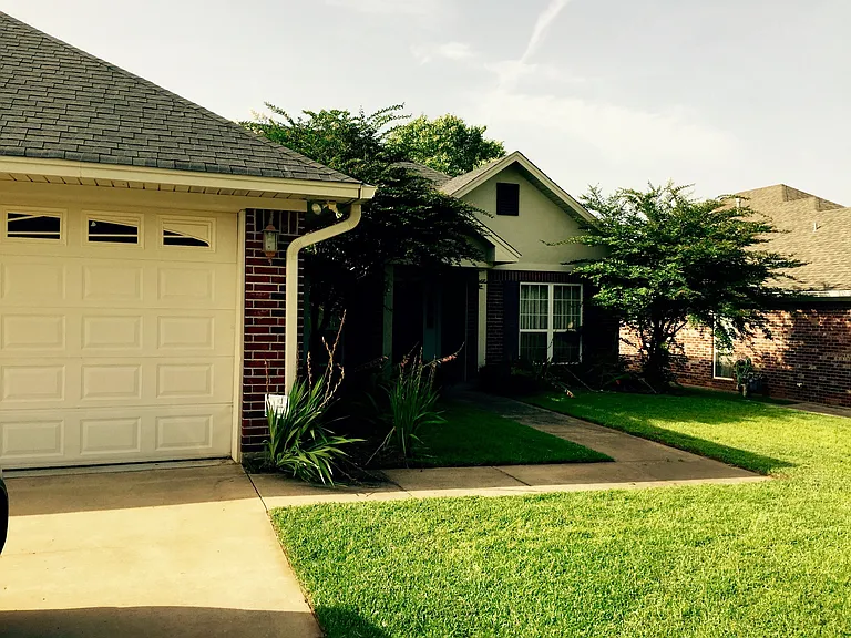 1109 Rita Ln — Photo 1
