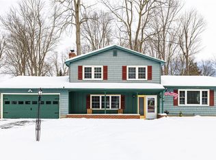 40 Crystal Springs Ln, Fairport, NY 14450