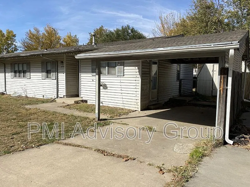 3 bed, 1.0 bath, 1136 sqft, $1,100 — Photo 1