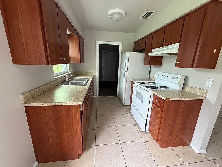 2906 Winfield St — Photo 3
