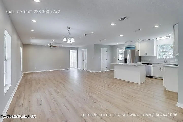 912 Maple St — Photo 7