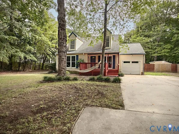7107 Lord Carrington Dr, Gloucester, VA 23061