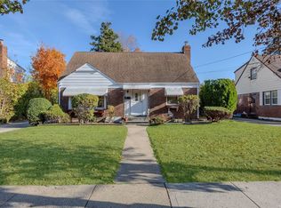 22 Seaton Pl, Valley Stream, NY 11580